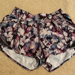 Lululemon Hotty Hot shorts 6